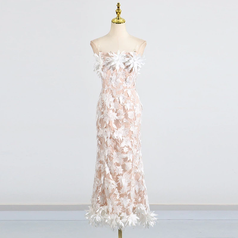 Háromdimenziós virágos hímzett ruha